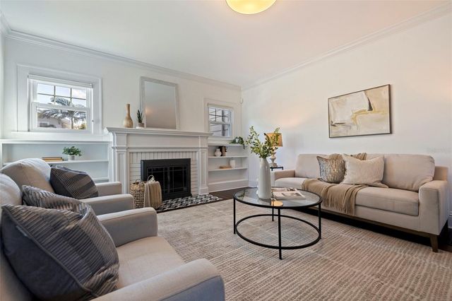 646 17TH AVE NE, St Petersburg, FL 33704