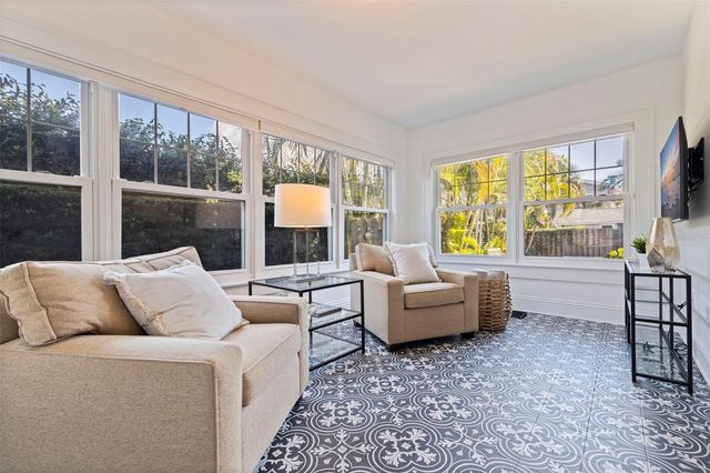 646 17TH AVE NE, St Petersburg, FL 33704