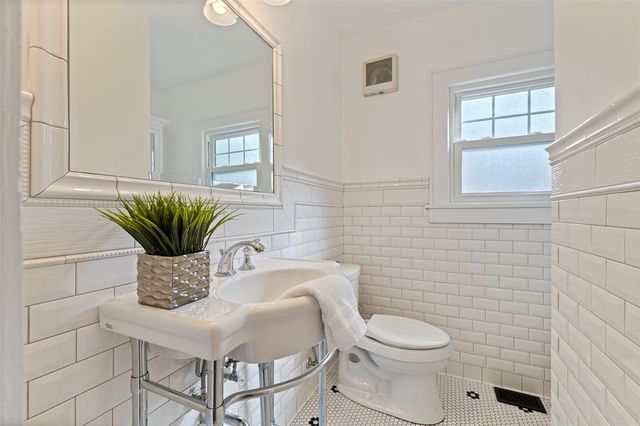 646 17TH AVE NE, St Petersburg, FL 33704