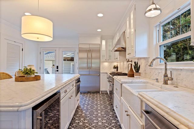 646 17TH AVE NE, St Petersburg, FL 33704