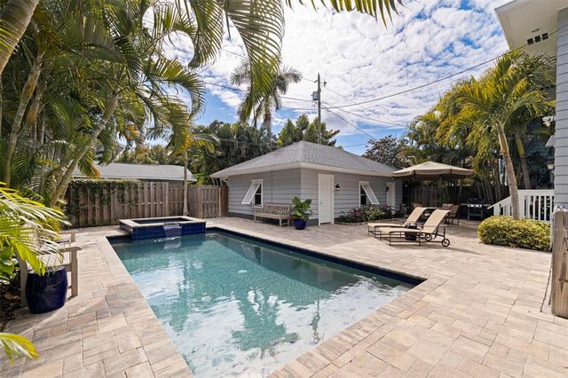 646 17TH AVE NE, St Petersburg, FL 33704