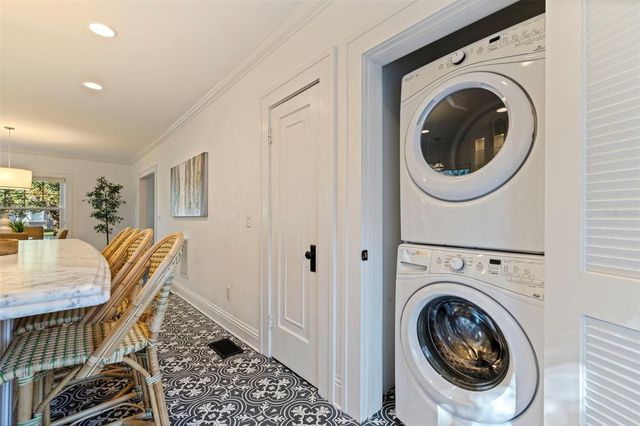 646 17TH AVE NE, St Petersburg, FL 33704