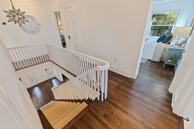 646 17TH AVE NE, St Petersburg, FL 33704