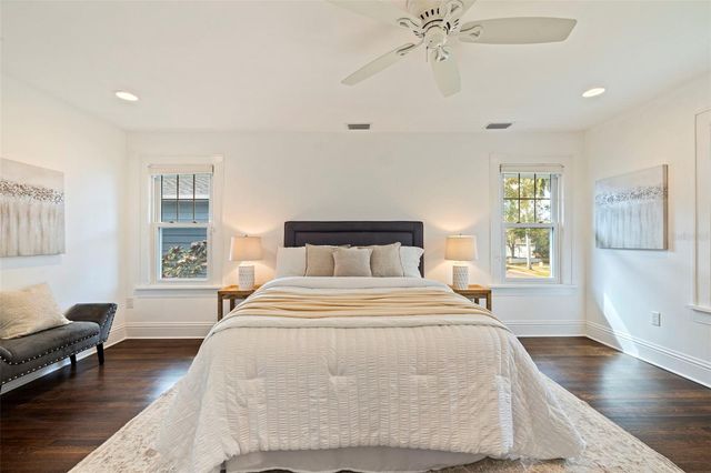 646 17TH AVE NE, St Petersburg, FL 33704