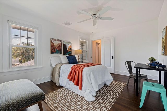 646 17TH AVE NE, St Petersburg, FL 33704