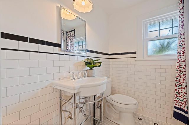 646 17TH AVE NE, St Petersburg, FL 33704