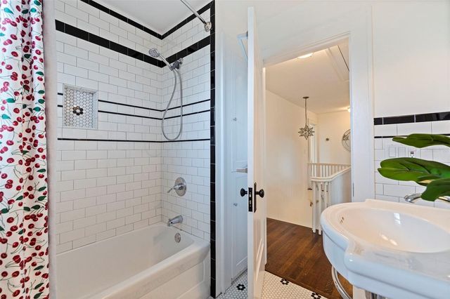 646 17TH AVE NE, St Petersburg, FL 33704