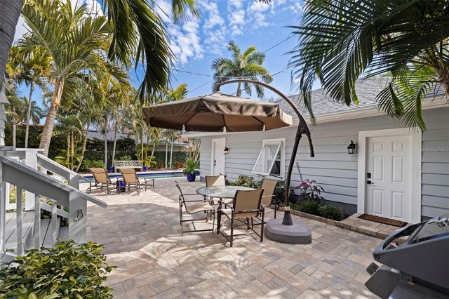 646 17TH AVE NE, St Petersburg, FL 33704