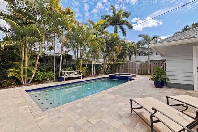 646 17TH AVE NE, St Petersburg, FL 33704