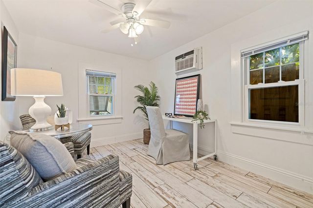 646 17TH AVE NE, St Petersburg, FL 33704