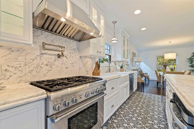 646 17TH AVE NE, St Petersburg, FL 33704