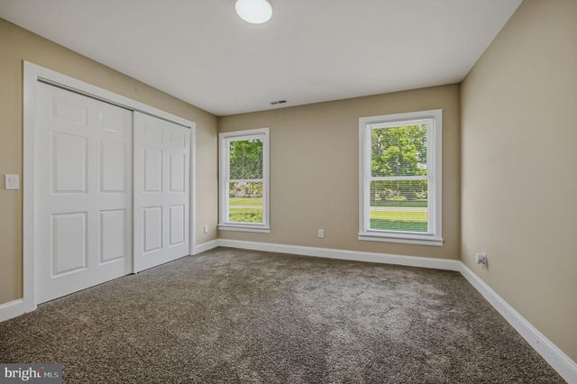 40 W HUNTINGTON CIR, Dover, DE 19901