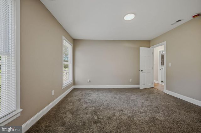 40 W HUNTINGTON CIR, Dover, DE 19901