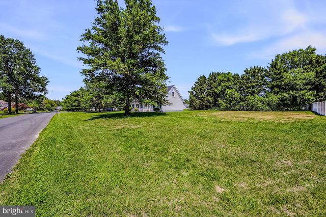 40 W HUNTINGTON CIR, Dover, DE 19901