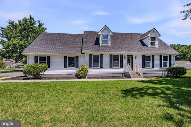 40 W HUNTINGTON CIR, Dover, DE 19901