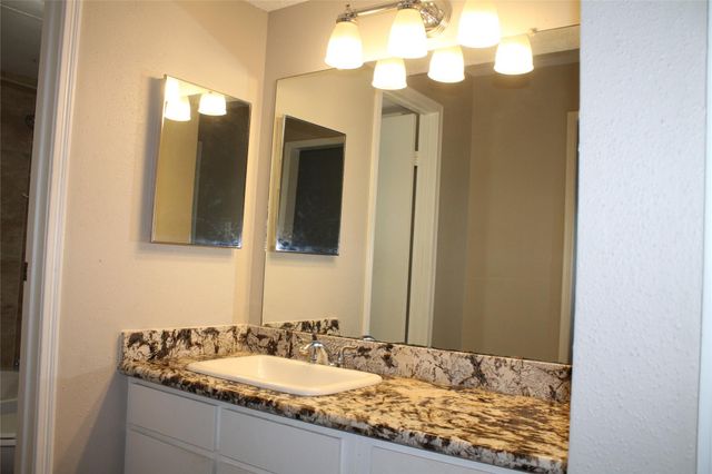 2120 El Paseo Street 2810, Houston, TX 77054