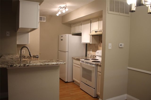 2120 El Paseo Street 2810, Houston, TX 77054