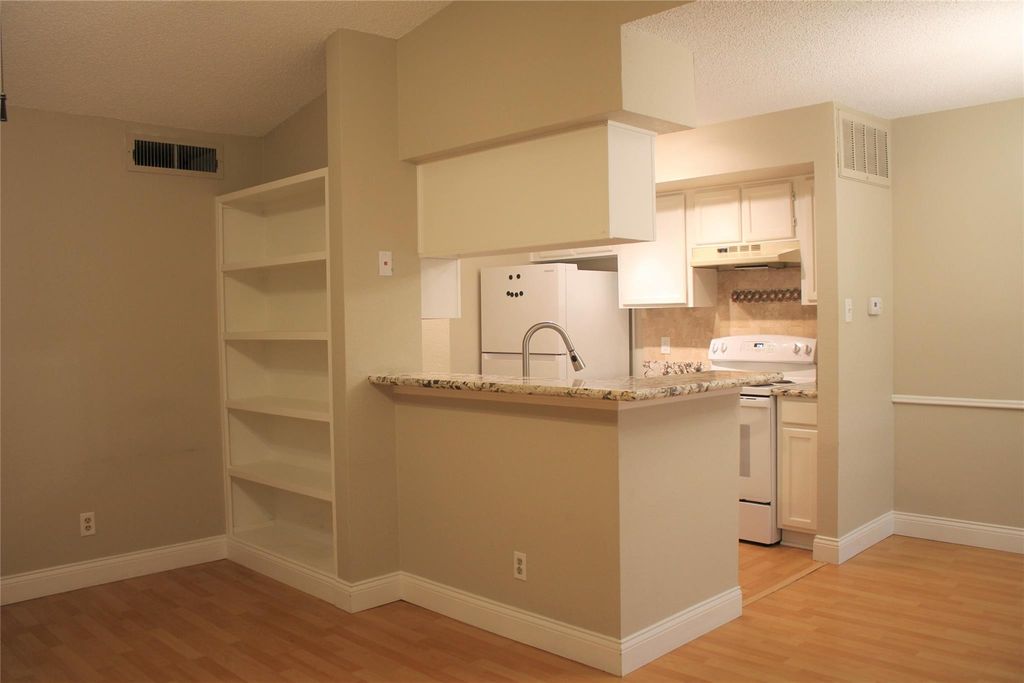 2120 El Paseo Street 2810, Houston, TX 77054