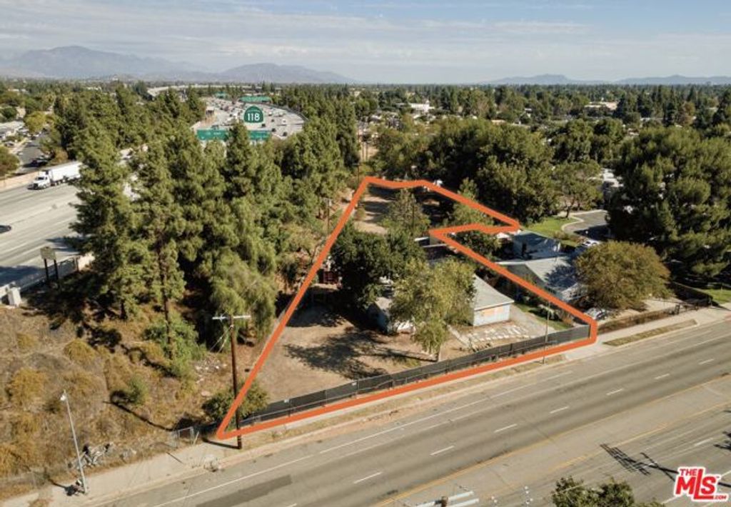 10810 Woodley Avenue, Los Angeles, CA 91344