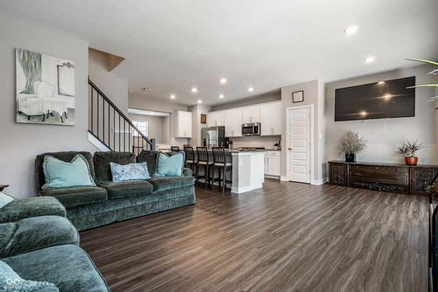 345 Wakefield Way, Zionsville, IN 46077