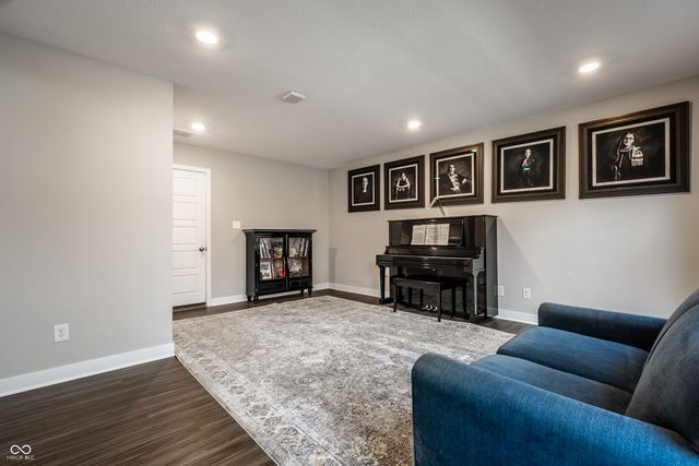 345 Wakefield Way, Zionsville, IN 46077