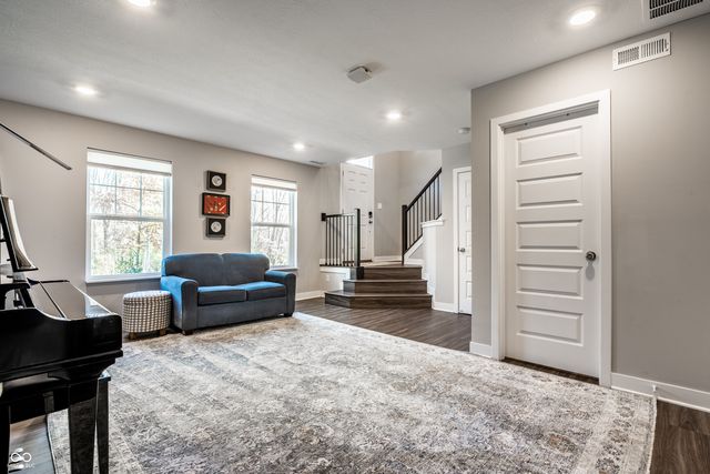 345 Wakefield Way, Zionsville, IN 46077