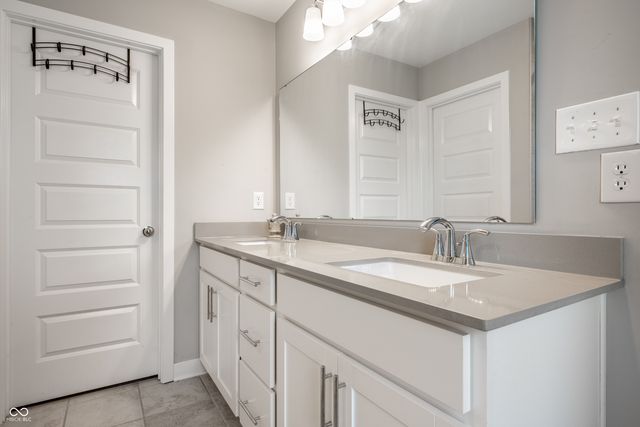 345 Wakefield Way, Zionsville, IN 46077