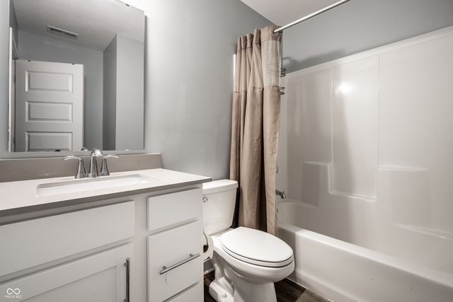 345 Wakefield Way, Zionsville, IN 46077