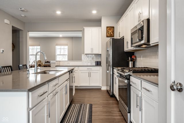 345 Wakefield Way, Zionsville, IN 46077