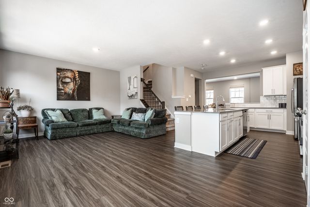 345 Wakefield Way, Zionsville, IN 46077