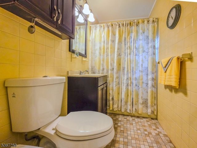 13 Independence Dr, Roselle Boro, NJ 07203