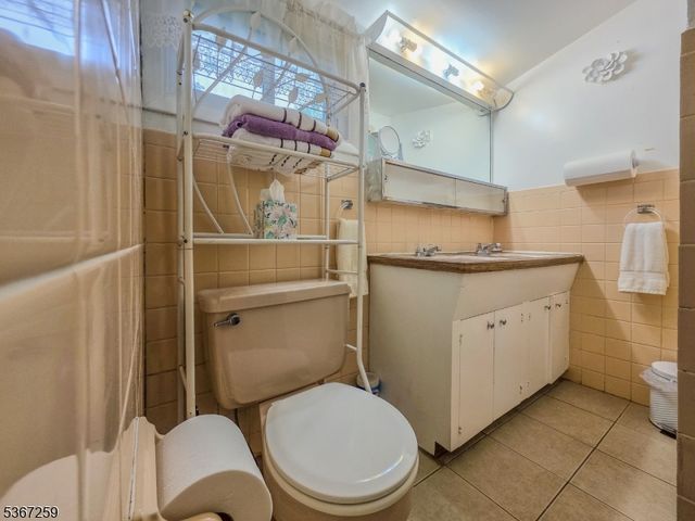 13 Independence Dr, Roselle Boro, NJ 07203