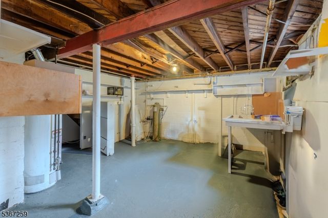 13 Independence Dr, Roselle Boro, NJ 07203