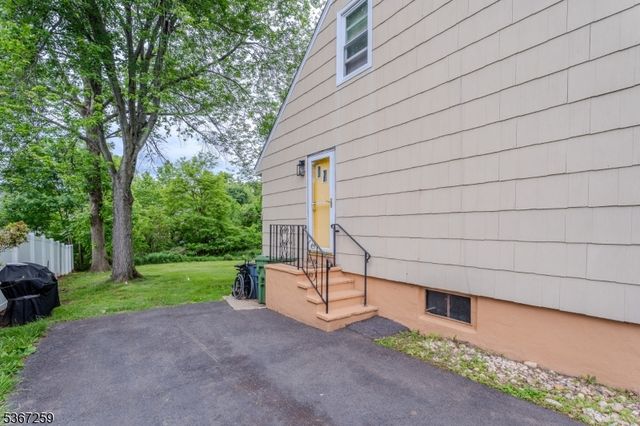 13 Independence Dr, Roselle Boro, NJ 07203