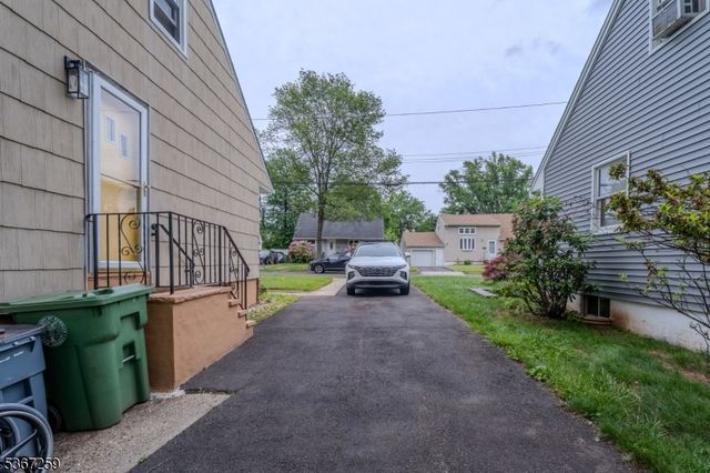 13 Independence Dr, Roselle Boro, NJ 07203