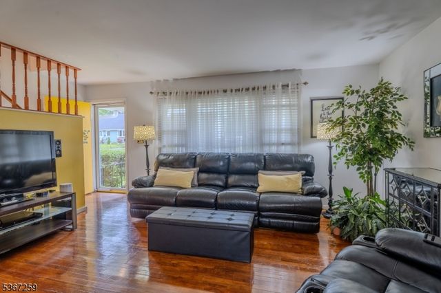13 Independence Dr, Roselle Boro, NJ 07203