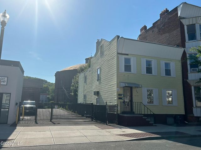 306 4th, Troy, NY 12180