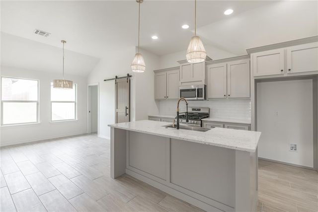 584 Hackberry Lane, Washington, OK 73093