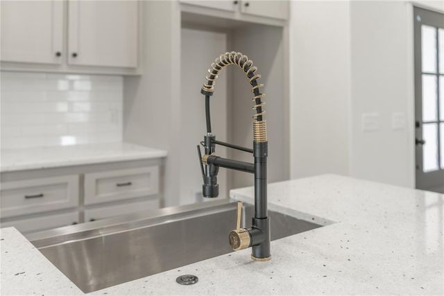 584 Hackberry Lane, Washington, OK 73093