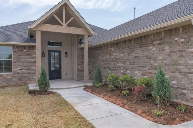 584 Hackberry Lane, Washington, OK 73093