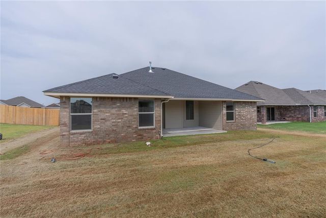 584 Hackberry Lane, Washington, OK 73093