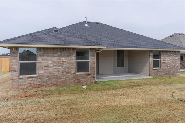 584 Hackberry Lane, Washington, OK 73093
