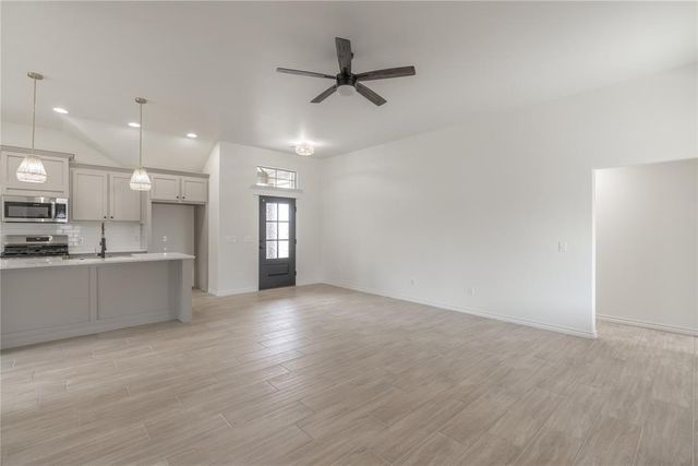 584 Hackberry Lane, Washington, OK 73093