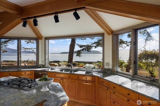 4079 Forest Lane, Anacortes, WA 98221