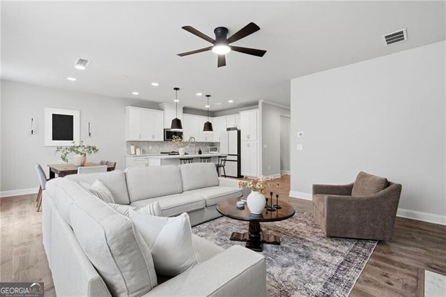 354 Hayden Circle, Woodstock, GA 30189