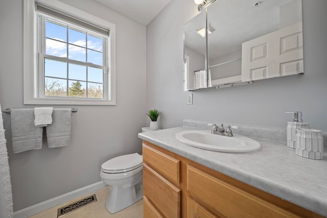 11 Barberry Street, Hooksett, NH 03106