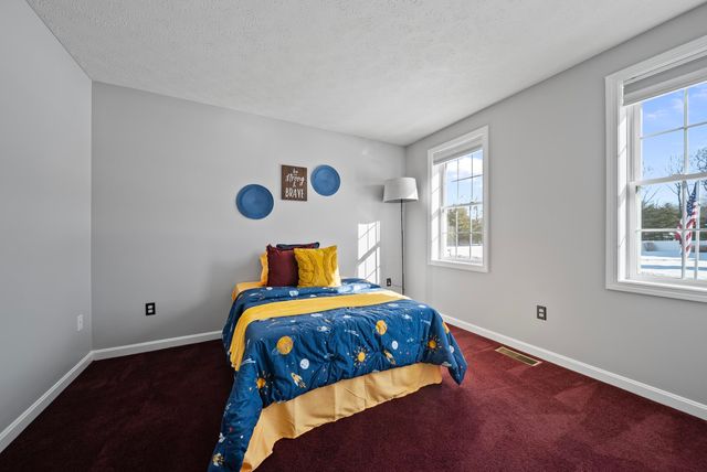 11 Barberry Street, Hooksett, NH 03106