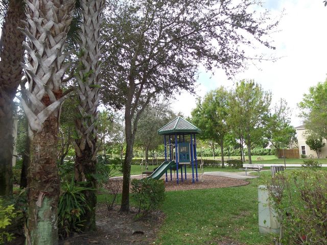 862 Summit Lake Drive, West Palm Beach, FL 33406