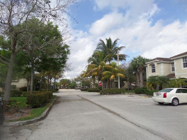 862 Summit Lake Drive, West Palm Beach, FL 33406