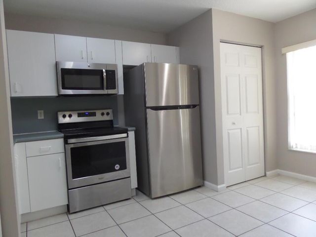 862 Summit Lake Drive, West Palm Beach, FL 33406